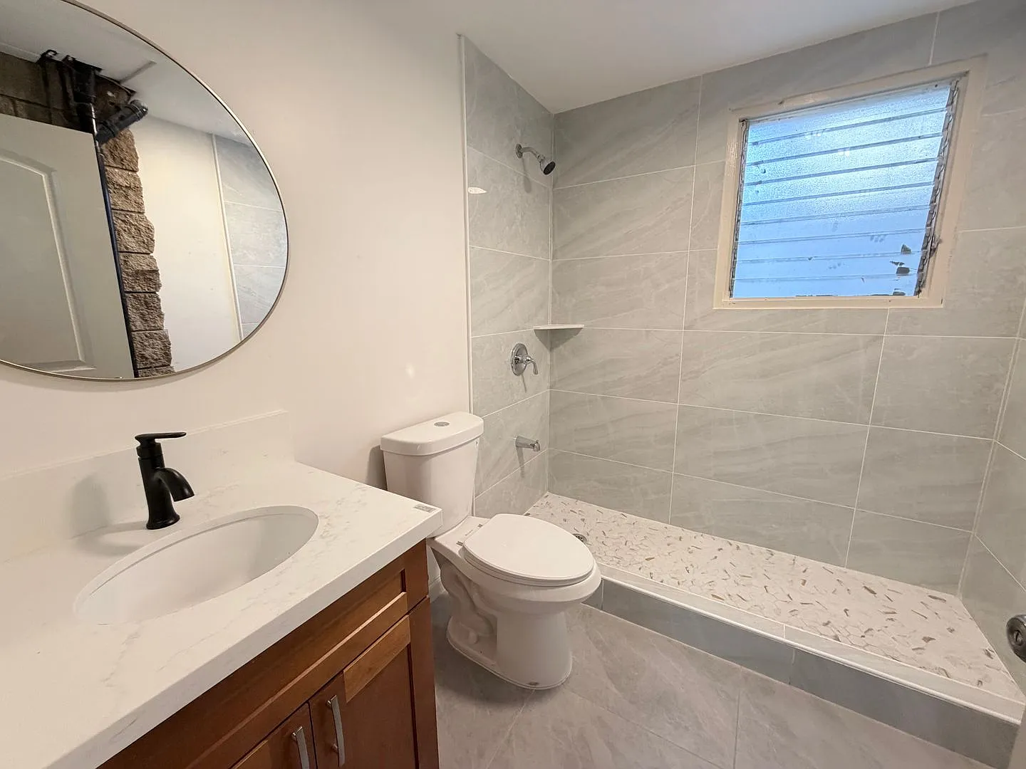 2210 N School St — Photo 2