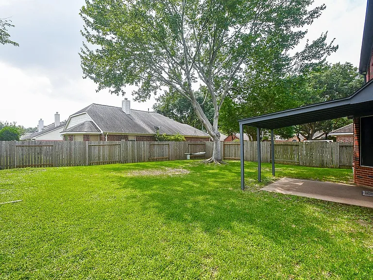 215 Windrift Ct — Photo 29