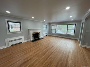 411 E Walnut St, Long Beach, NY 11561