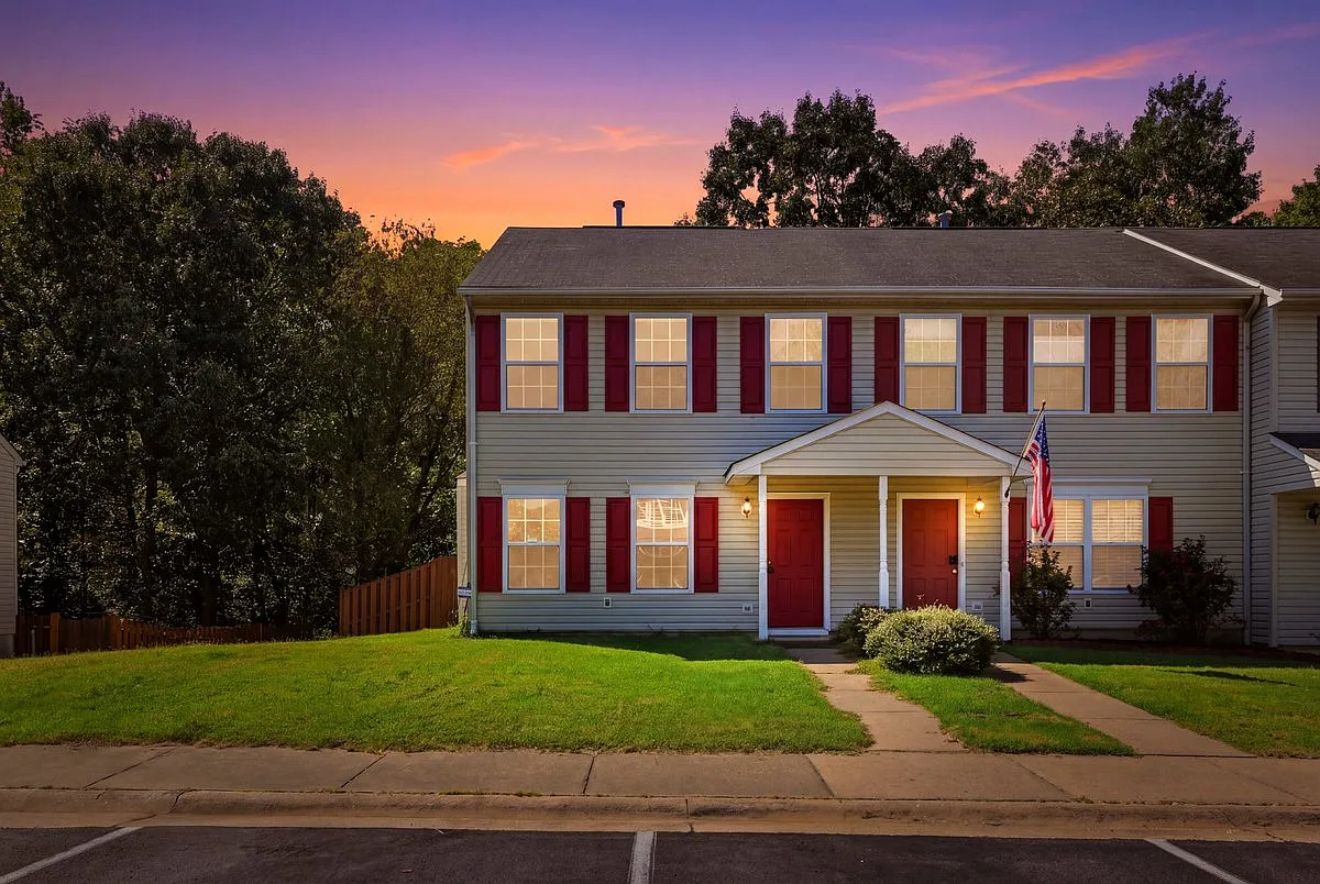 3 bed, 1247 sqft, $2,100 — Photo 1