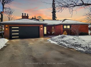 1 Farningham Cres, Toronto, ON M9B 3B4