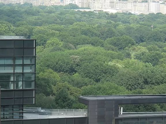 5th image of 322 W 57th St APT 30L
