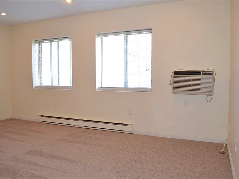 4 Universal St #12 — Photo 8