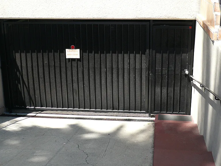 N Gale Dr — Photo 24