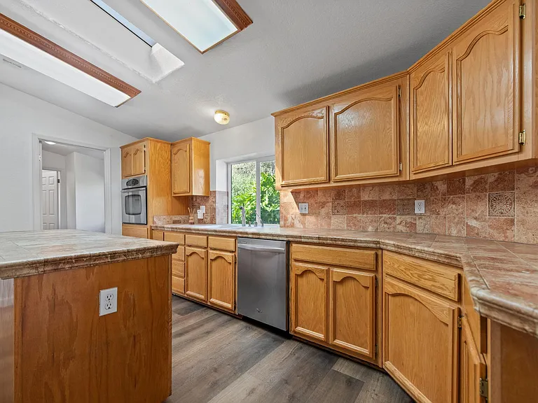 1057 E La Loma Ave — Photo 19