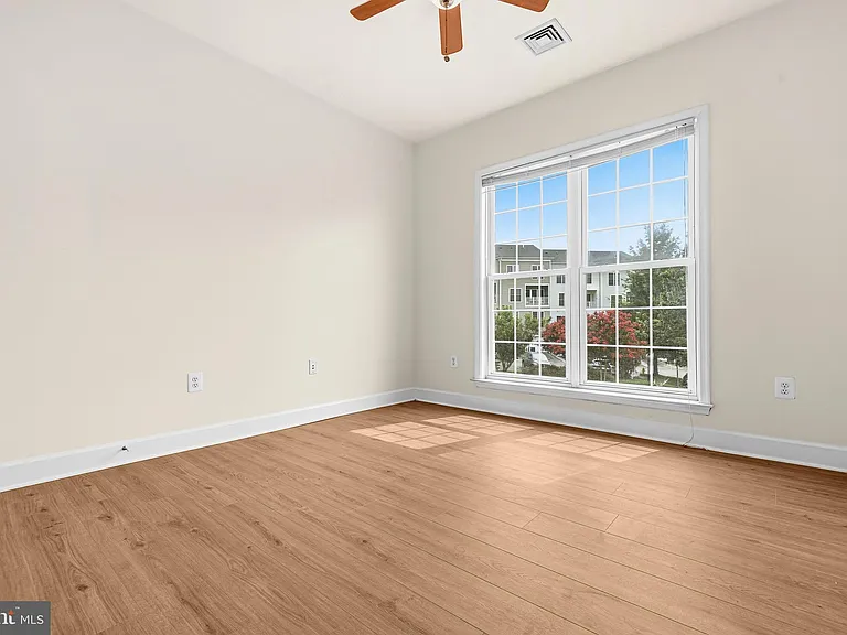 2392 Brookmoor Ln — Photo 16