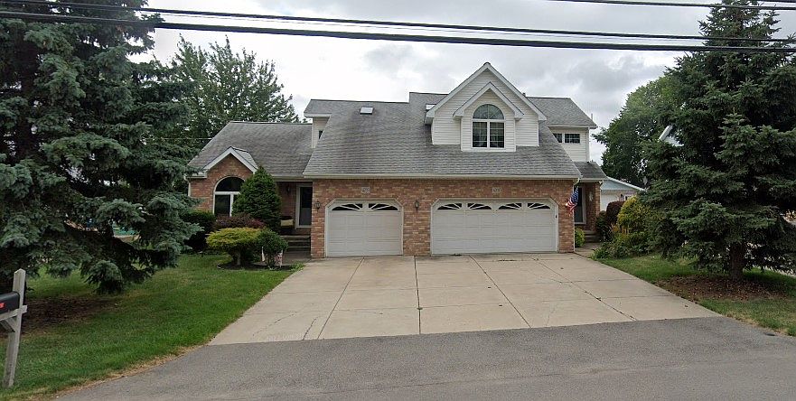 Newer contruction. 2 car garage