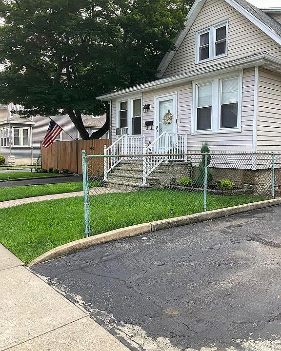 1st image of 22 Hendel Ave