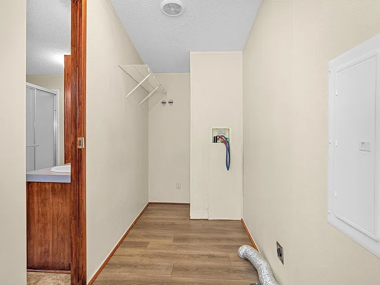 11261 Rose Rd — Photo 15