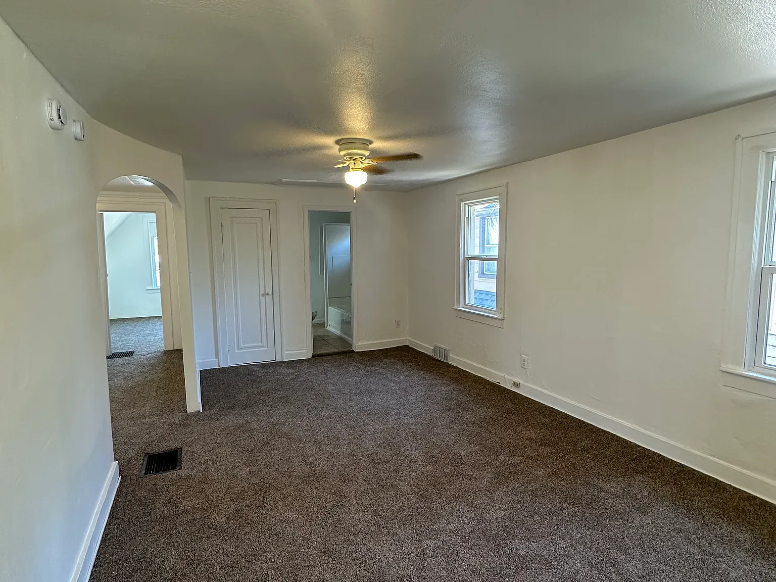 1 bed, 700 sqft, $1,000 — Photo 3