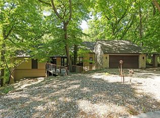 5220 NW Bluff Dr, Parkville, MO 64152