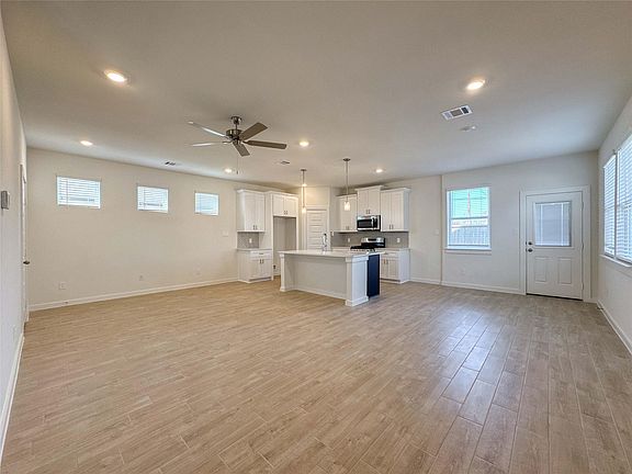 4th image of 1115 Santee Ct