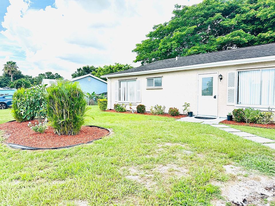 1st image of 372 SW Belmont Cir