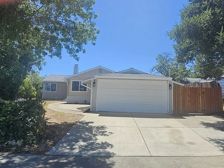 5 Alta Loma Dr — Photo 2