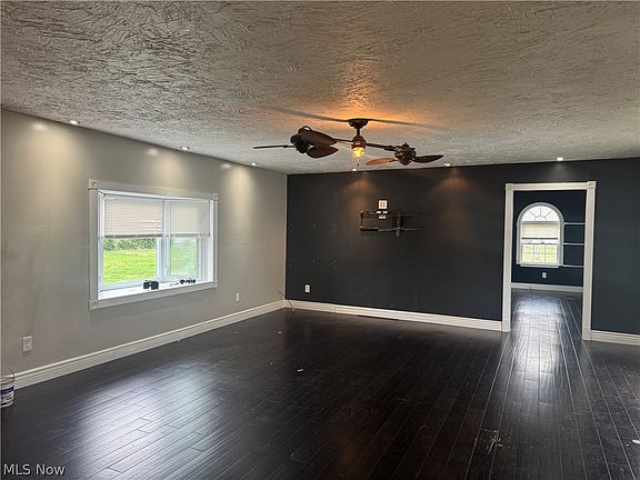 3rd image of 3946 Dunton Rd