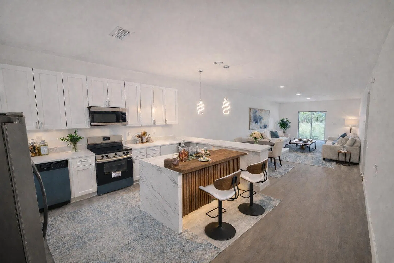 3 bed, 1401 sqft, $1,800 — Photo 2