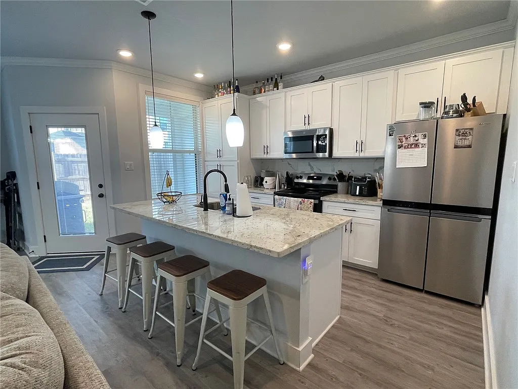 4 bed, 4.5 bath, 1844 sqft, $2,850 — Photo 3