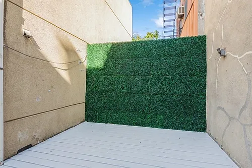 367 1st St #2 Photo 1