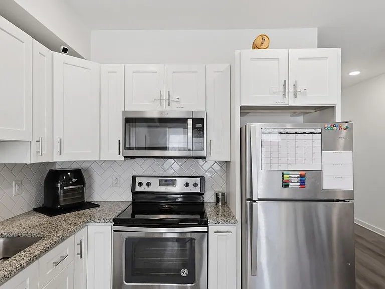1113 Lemon St #TOWNHOUSE — Photo 4