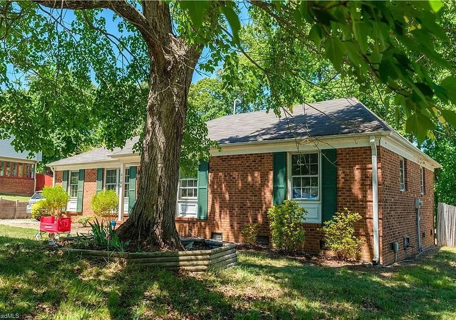 Room in 3 Bedroom Home in High Point — Photo 1