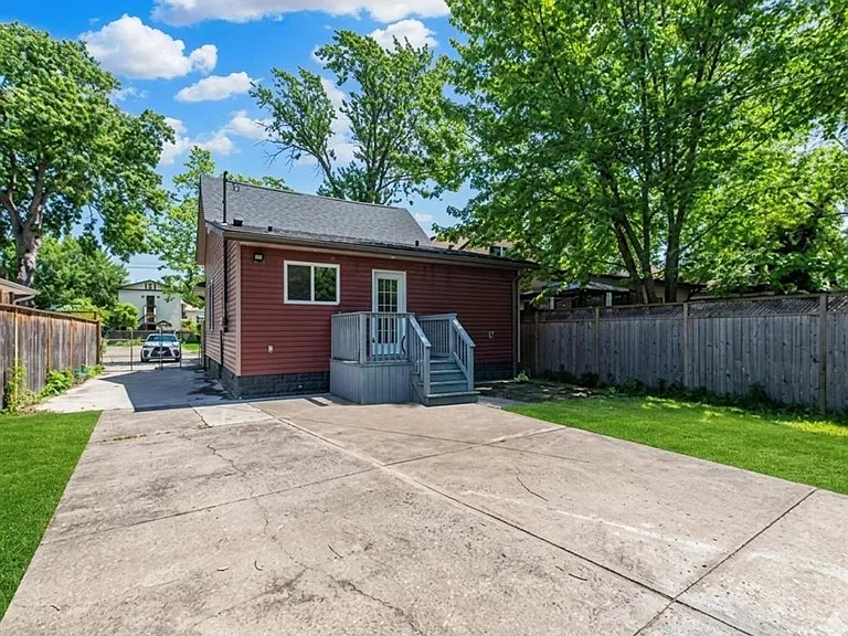 493 Wellington Ave #UPPER — Photo 25