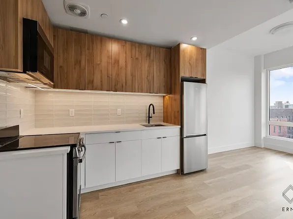 80 Linden Boulevard image 1 of 11