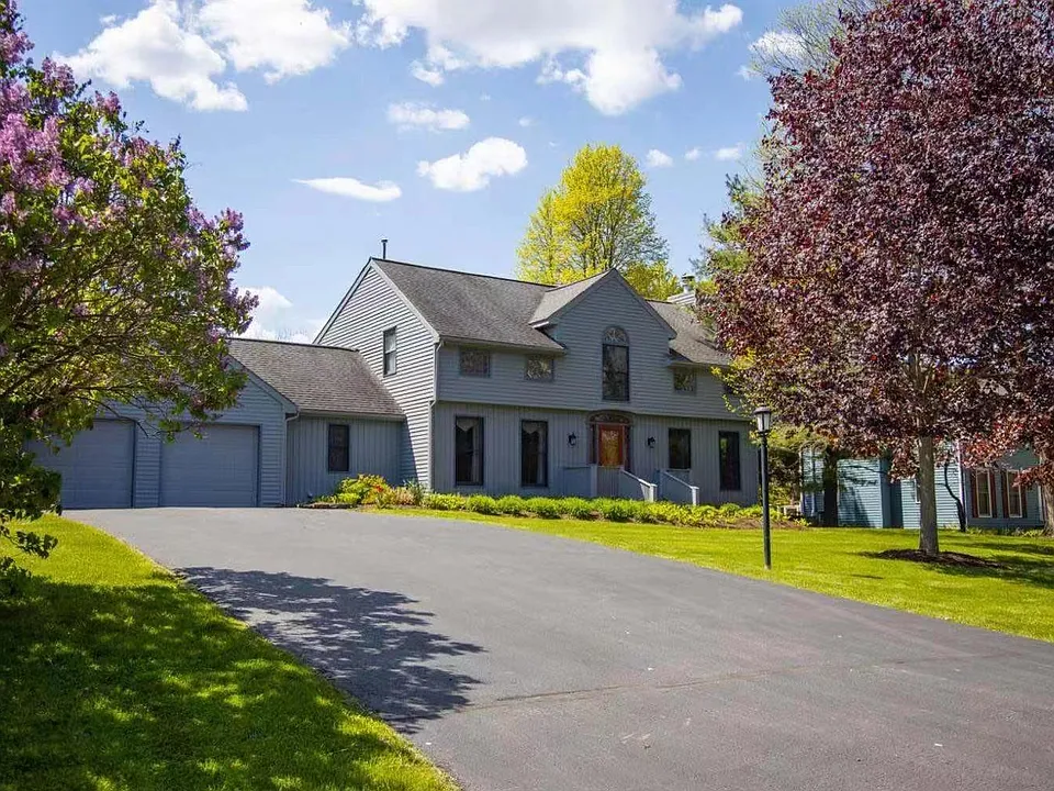 23 Fairway Dr
