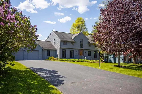 23 Fairway Dr Photo 1