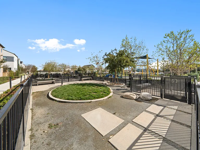 4451 S Bryant Paseo — Photo 32