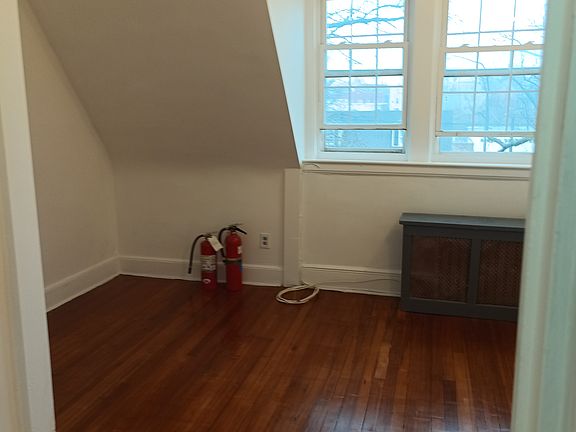 5th image of 125 Sylvan Ave Unit 3