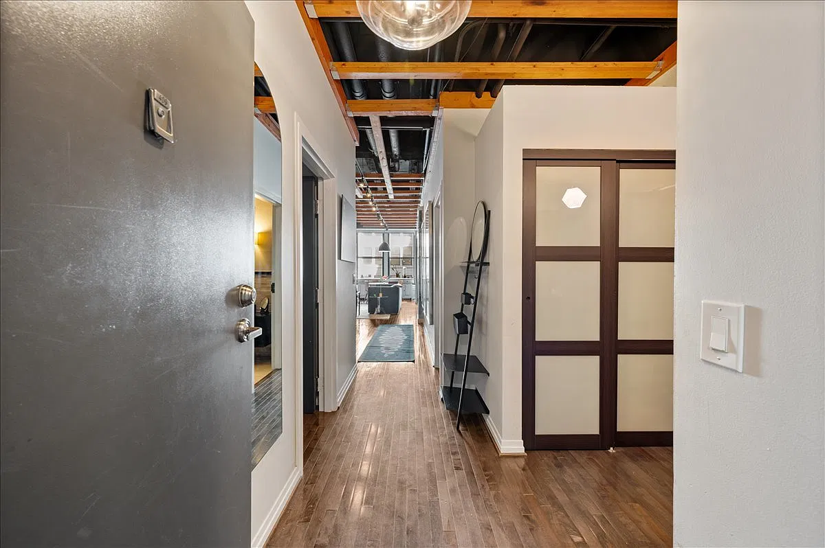 2 bed, 1100 sqft, $3,600 — Photo 3