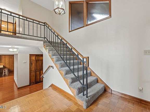 5th image of 732 Montvue Ave