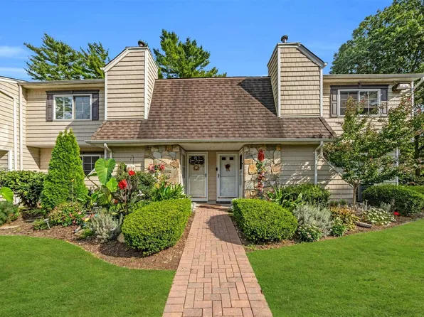 215 Lake Pointe Circle #215, Middle Island, NY 11953