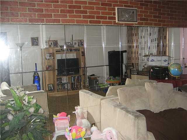 2nd image of 471 Anna Linda Pl