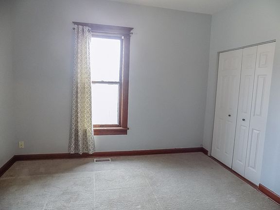 3rd image of 614 Logan St