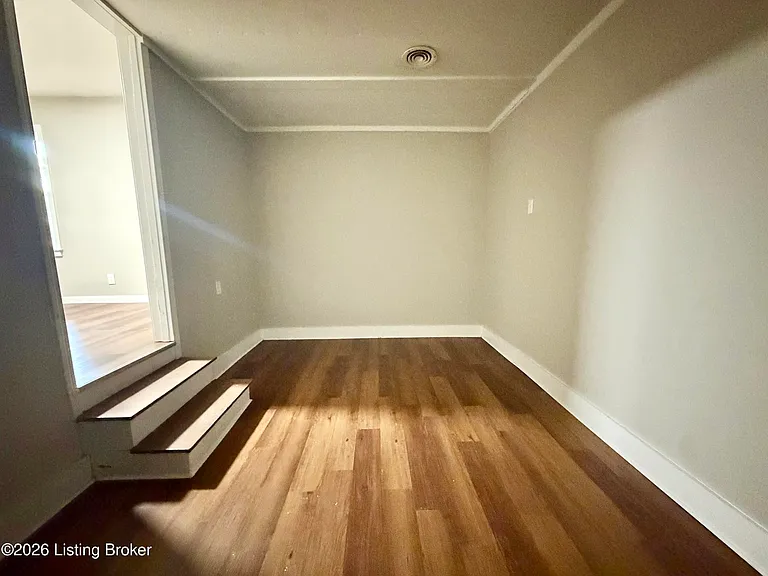 3423 Glendale Ave — Photo 5