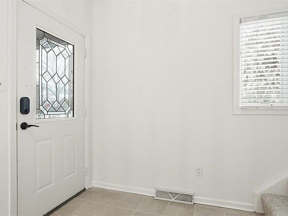 4th image of 1632 Stone Mansion Dr
