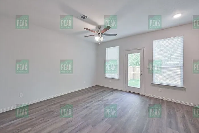 2034 Brookes St — Photo 10