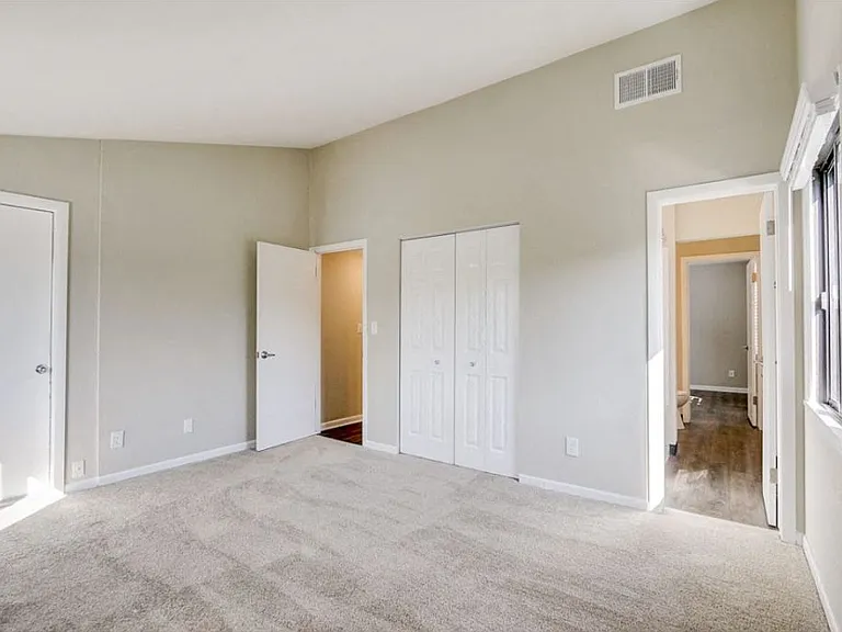 Lake Country Village Apartments — Photo 19