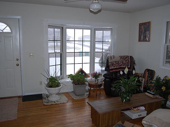 3rd image of 115 Galigers Ln