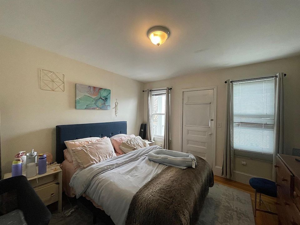 1st image of 40 Linden Ave