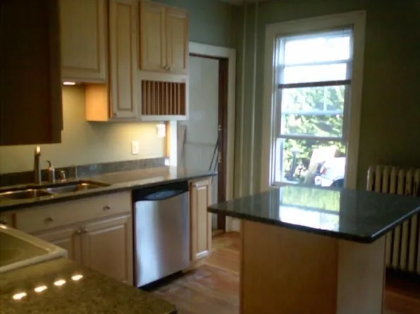 404 Spring St Fl 1ST, Newport, RI 02840