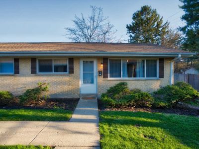 829 Valley Stream Dr APT D, Wheeling, IL, 60090