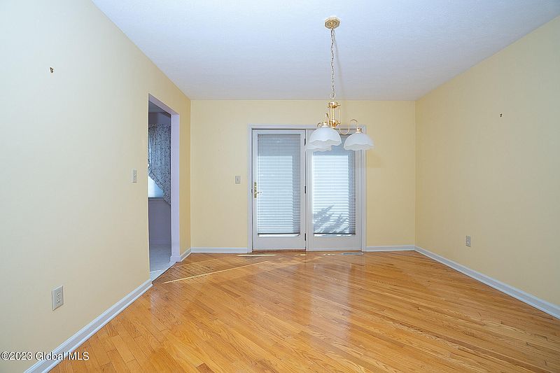 5th image of 18 Valleywood Drive