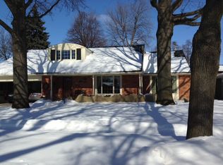 410 Saddle Ln, Grosse Pointe Woods, MI 48236