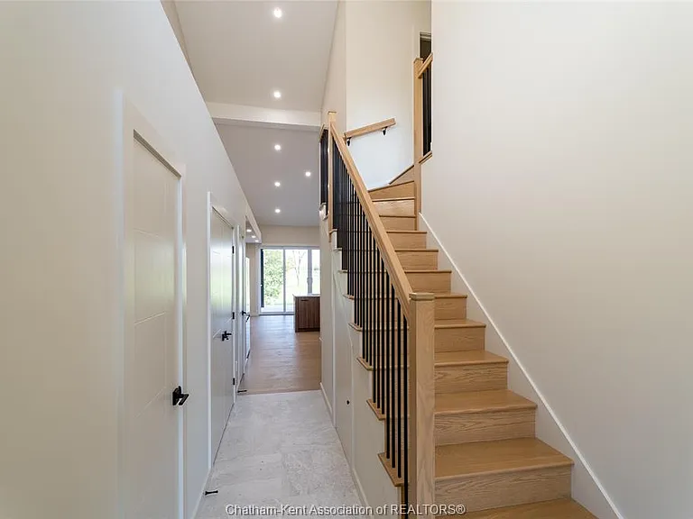 430 Indian Creek Rd W — Photo 6