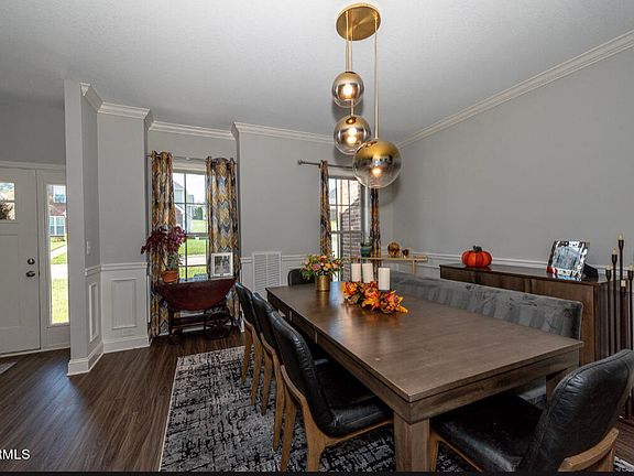 5th image of 8610 Oxford Dr