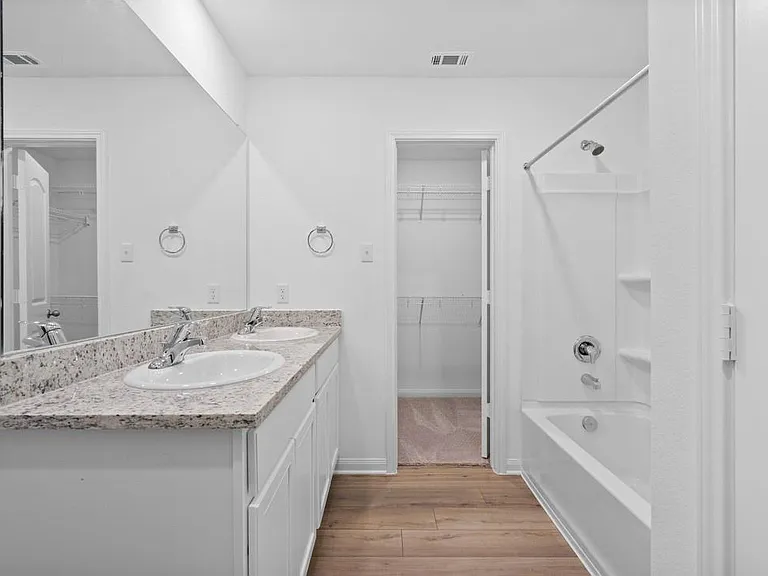 120 Morrison Dr — Photo 5