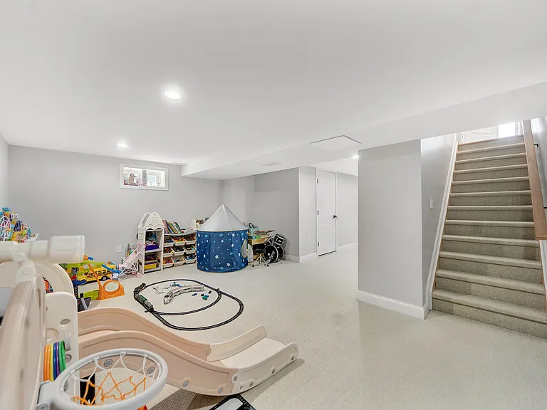 2245 Plum Tree Rd N — Photo 39