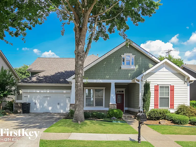 207 Hickory Nut Ln — Photo 1